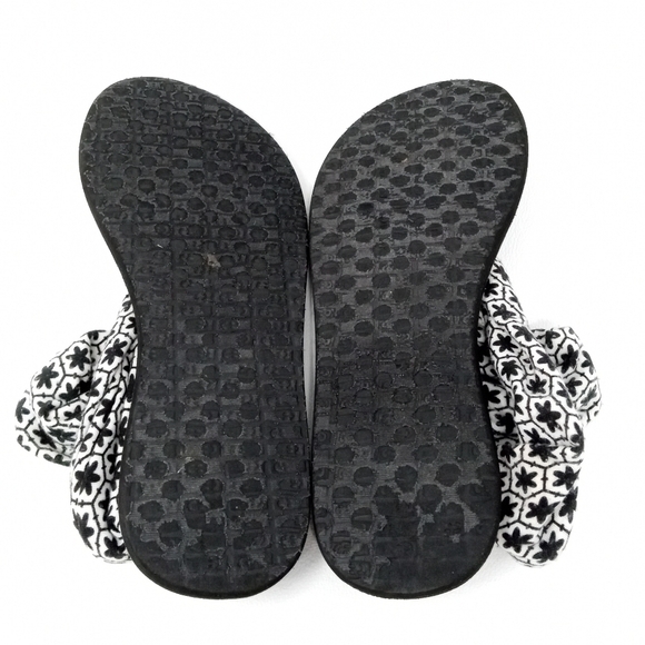 Sanuk Yoga Mat Sandals, white/black flower print, Women’s Size US 7 - Picture 9 of 10